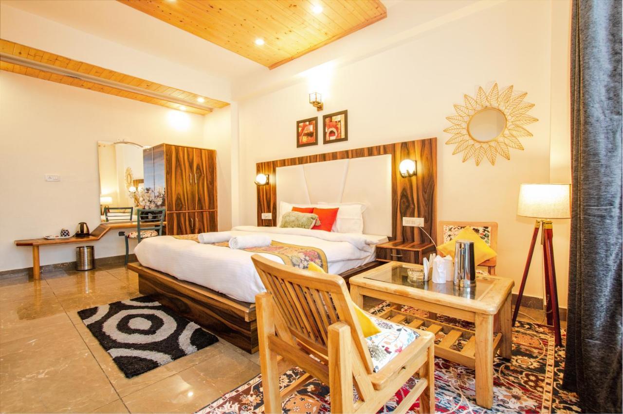 Eden Oaks Hotel Manali  Exterior photo